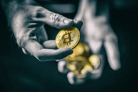 Uspavani Bitcoin novčanik iz 2014. se aktivirao